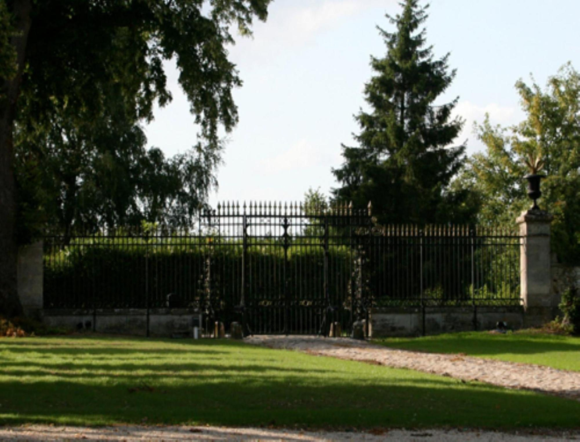 Chateau De Maudetour Luaran gambar